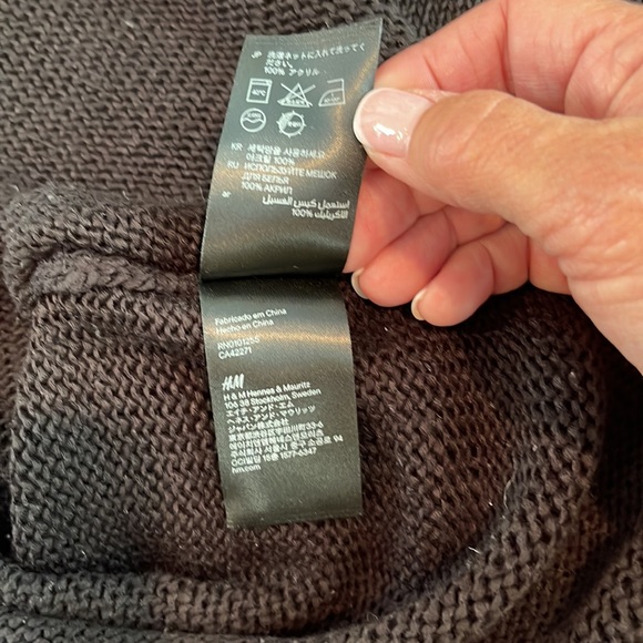 H&M gap tooth lips slouchy black knit sweater -M - Picture 7 of 7